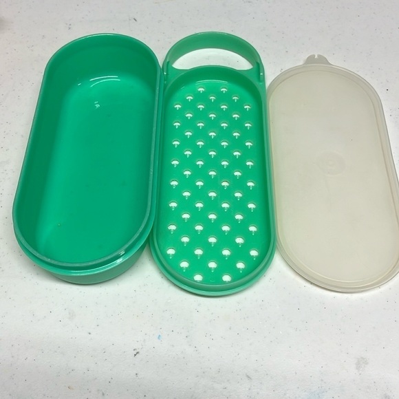 Tupperware Grater - Picture 1 of 4